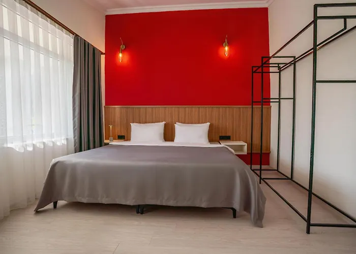 Ola Hotel *