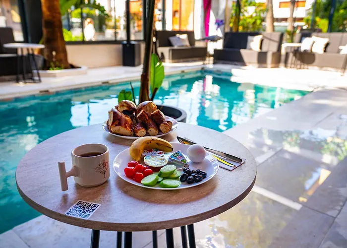 Ola Hotel *